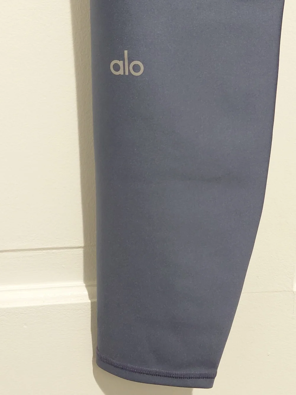 ALO Yoga High-Rise Airbrush Legging in Bluestone Gray